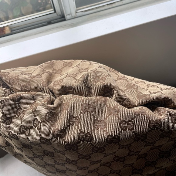 **SOLD** Authentic Vintage Gucci shoulder bag - Picture 3 of 8